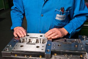 formconsult säule 2 fertigung montage formconsult säule 2 fertigung formconsult säule 2 fertigung innovativer werkzeugbau klassischer Werkzeugbau 2K- & 3K-Werkzeuge PET-Preformwerkzeuge Blasformen für PET-Produkte Press- & Spritzprägewerkzeuge